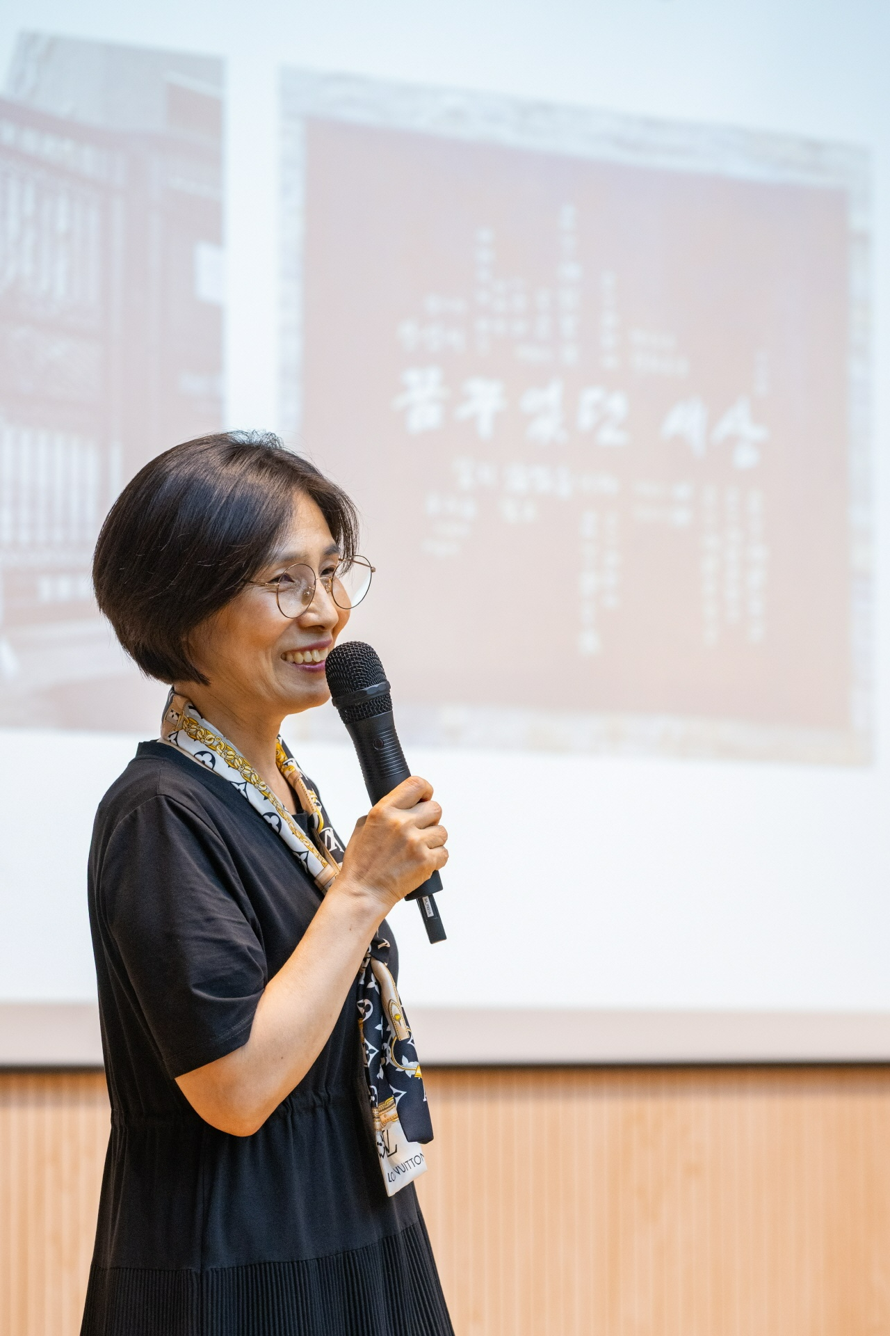 6월 19일, 민주화운동기념관에서 열린 시민강좌 '남영야학'에서 이현주 박종철센터 센터장이 '남영동 대공분실에서 박종철을 만나다'를 주제로 강연을 하고 있다.